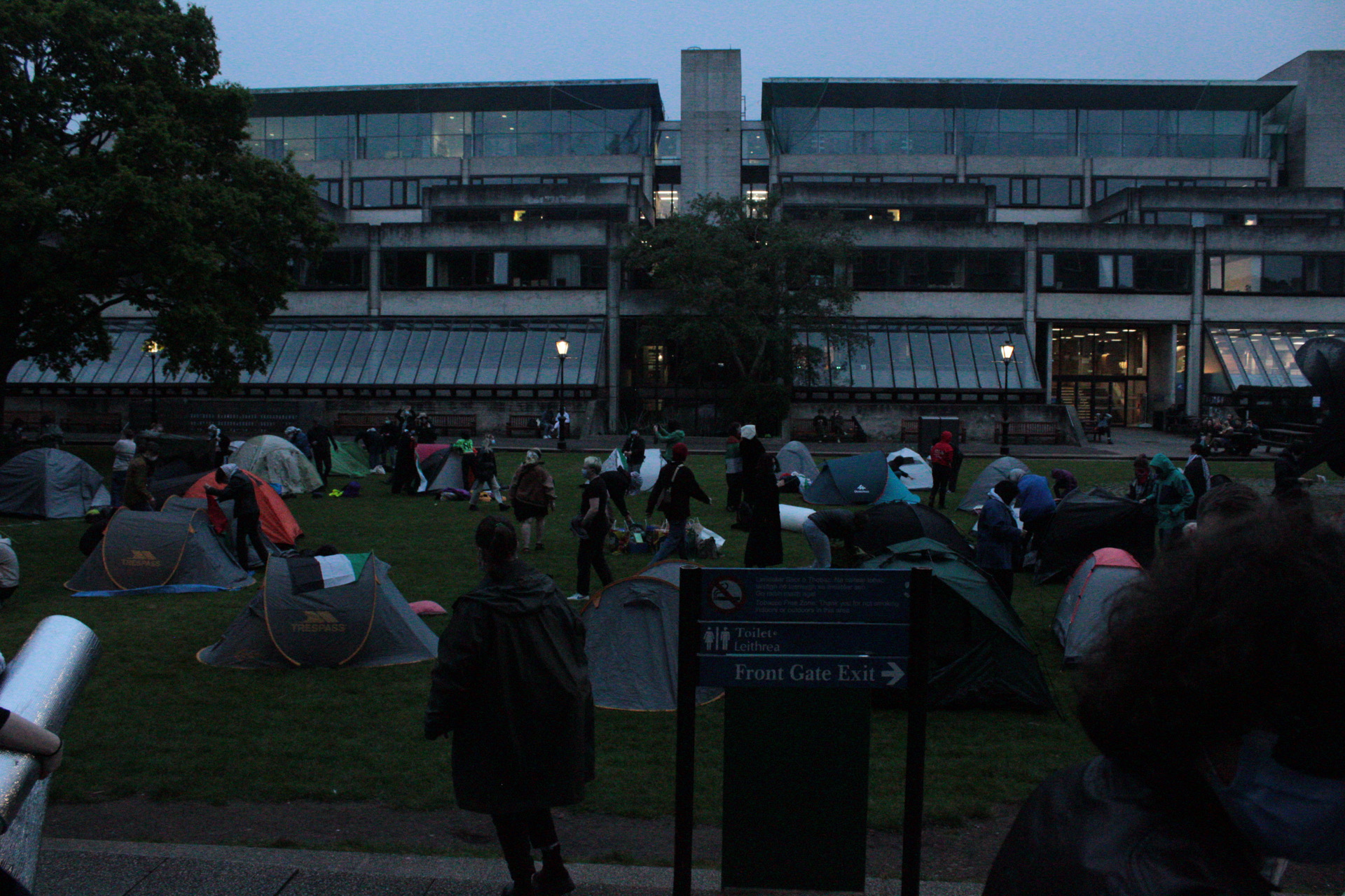 Breaking: Trinity students begin Gaza solidarity encampment on campus – Trinity News